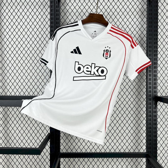 Beşiktaş JK 2025–2026 HJEMME TRØJE