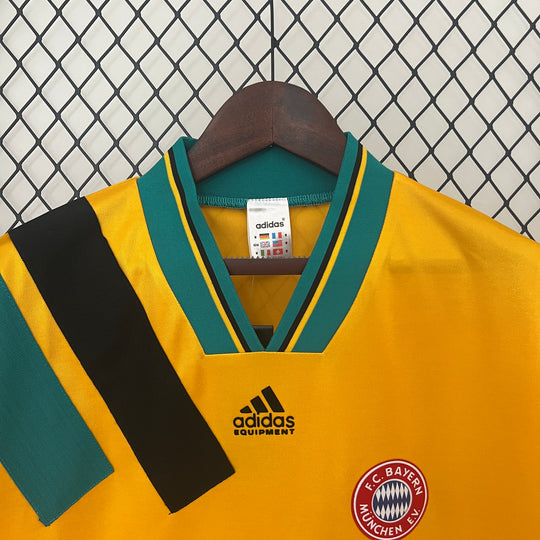 BAYERN MUNICH 1994 - 1995 UDEBANE TRØJE