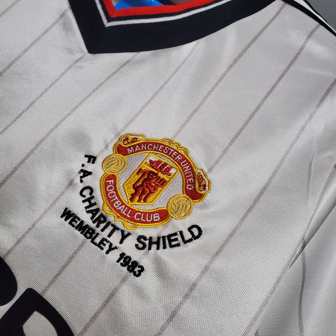MANCHESTER UNITED 1982-1984 UDEBANE TRØJE