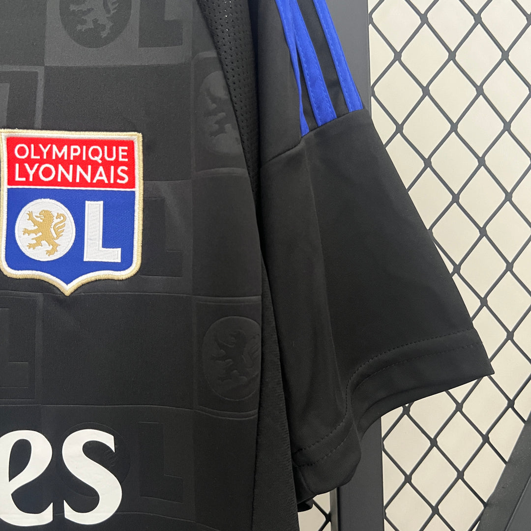 OLYMPIQUE LYONNAIS 2024 - 2025 UDEBANE TRØJE