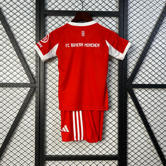 BAYERN MUNICH 2025–2026 HJEMME TRØJE FOR BØRN