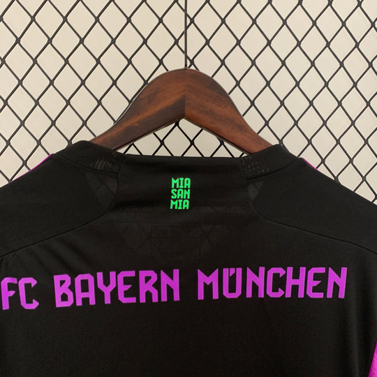 BAYERN MUNICH 2023 - 2024 UDEBANE TRØJE LANGÆRMET