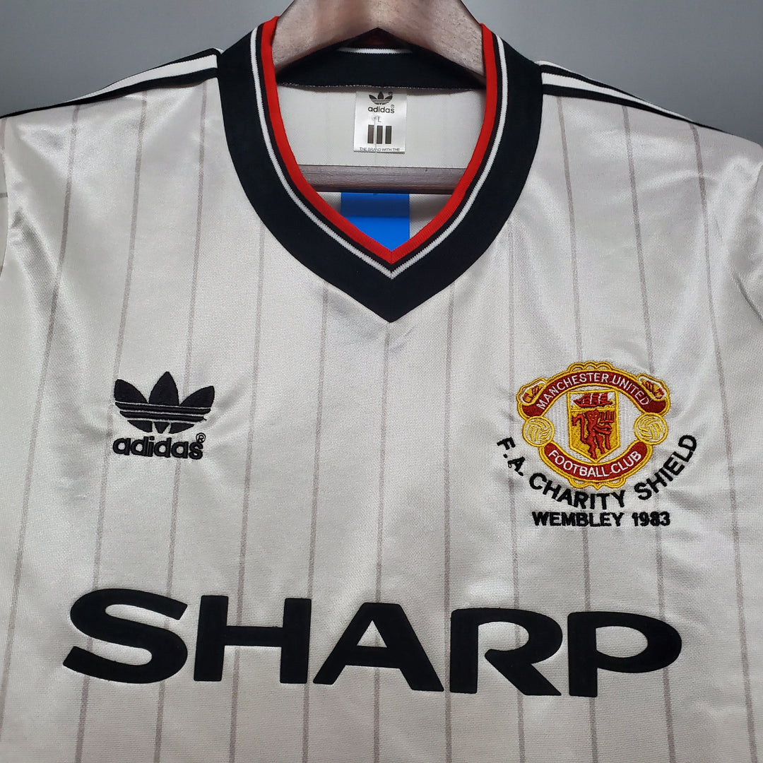 MANCHESTER UNITED 1982-1984 UDEBANE TRØJE