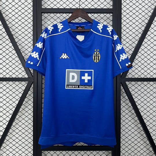JUVENTUS 1999 - 2000 UDEBANE TRØJE