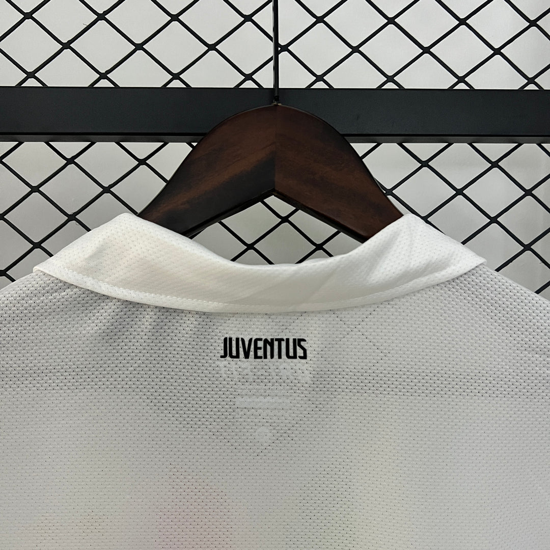 JUVENTUS 2010 - 2011 UDEBANE TRØJE