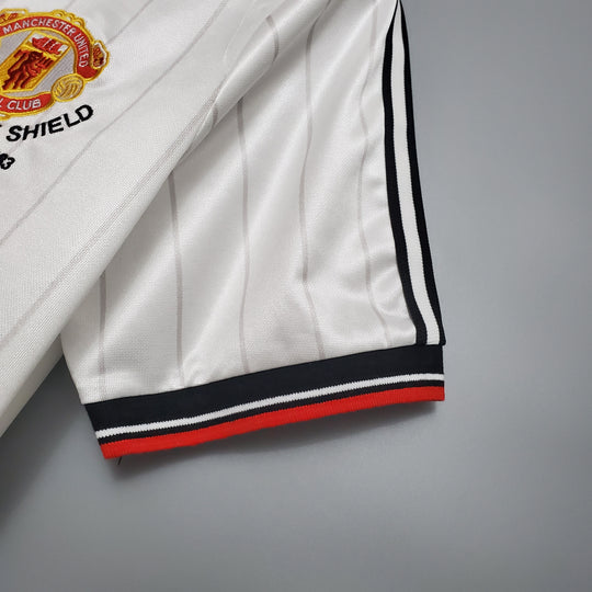 MANCHESTER UNITED 1982-1984 UDEBANE TRØJE