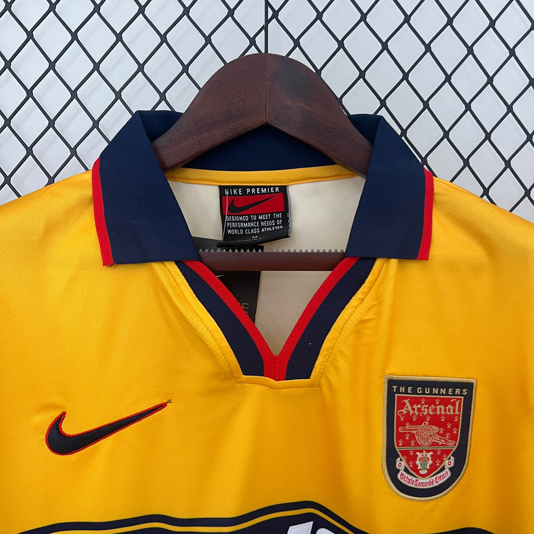 ARSENAL 1997 - 1998 UDEBANE TRØJE