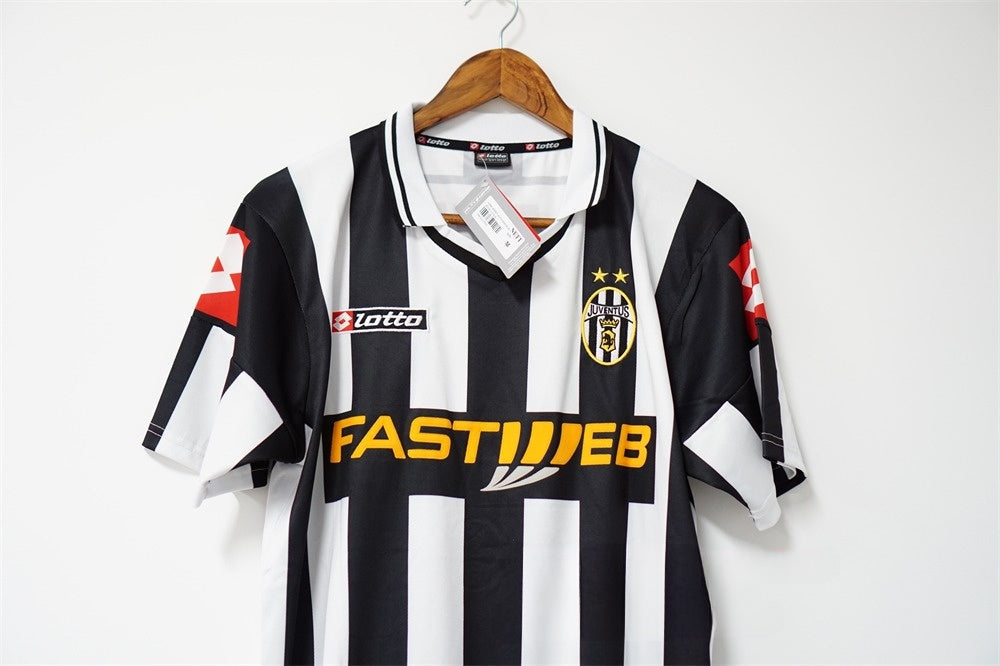 JUVENTUS 2001 - 2002 HJEMME TRØJE