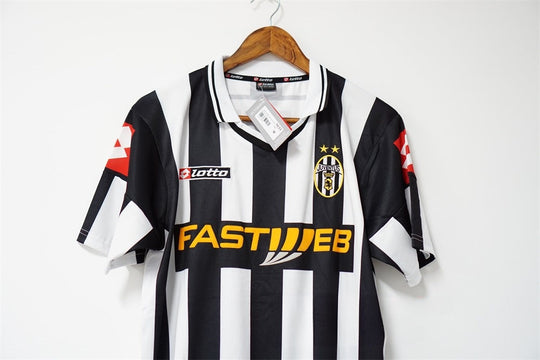 JUVENTUS 2001 - 2002 HJEMME TRØJE