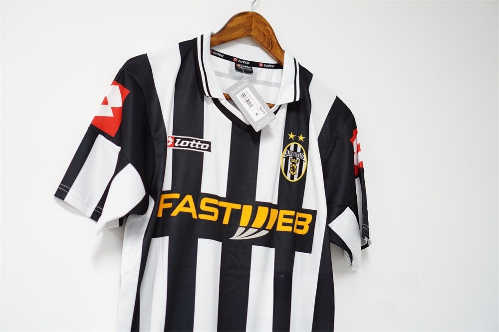 JUVENTUS 2001 - 2002 HJEMME TRØJE
