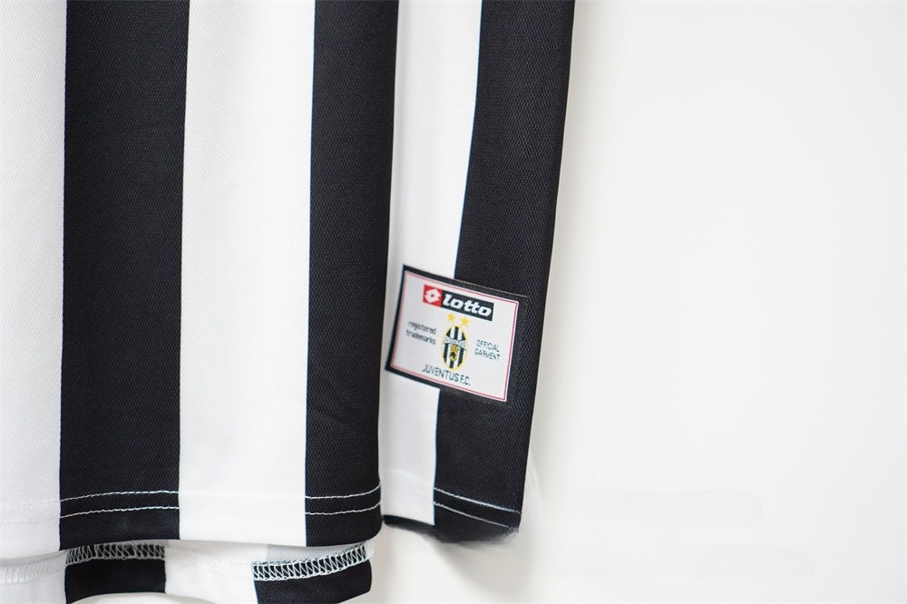 JUVENTUS 2001 - 2002 HJEMME TRØJE
