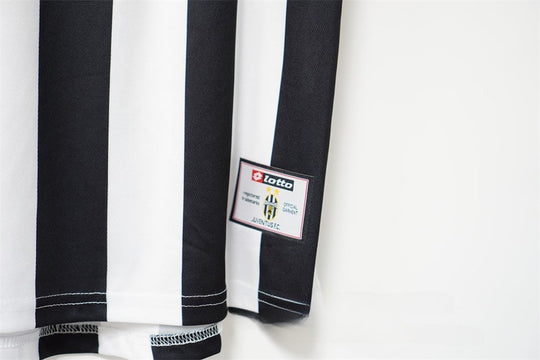 JUVENTUS 2001 - 2002 HJEMME TRØJE