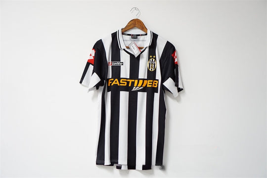 JUVENTUS 2001 - 2002 HJEMME TRØJE