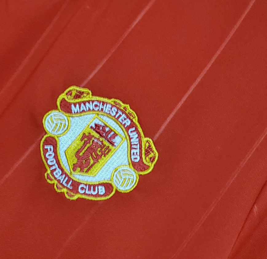 MANCHESTER UNITED 1982-1984 HJEMME TRØJE