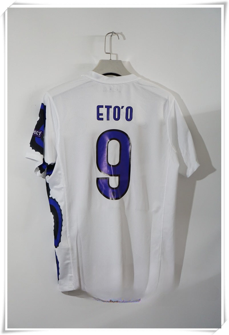 INTER MILAN 2010 - 2011 UDEBANE TRØJE