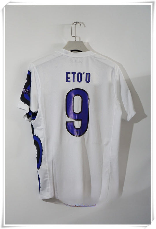 INTER MILAN 2010 - 2011 UDEBANE TRØJE